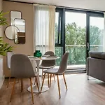 Vichy - The Glass House Vip Luxury Stay With Gym, Cinema & Gaming Rooms, And Work Space Access