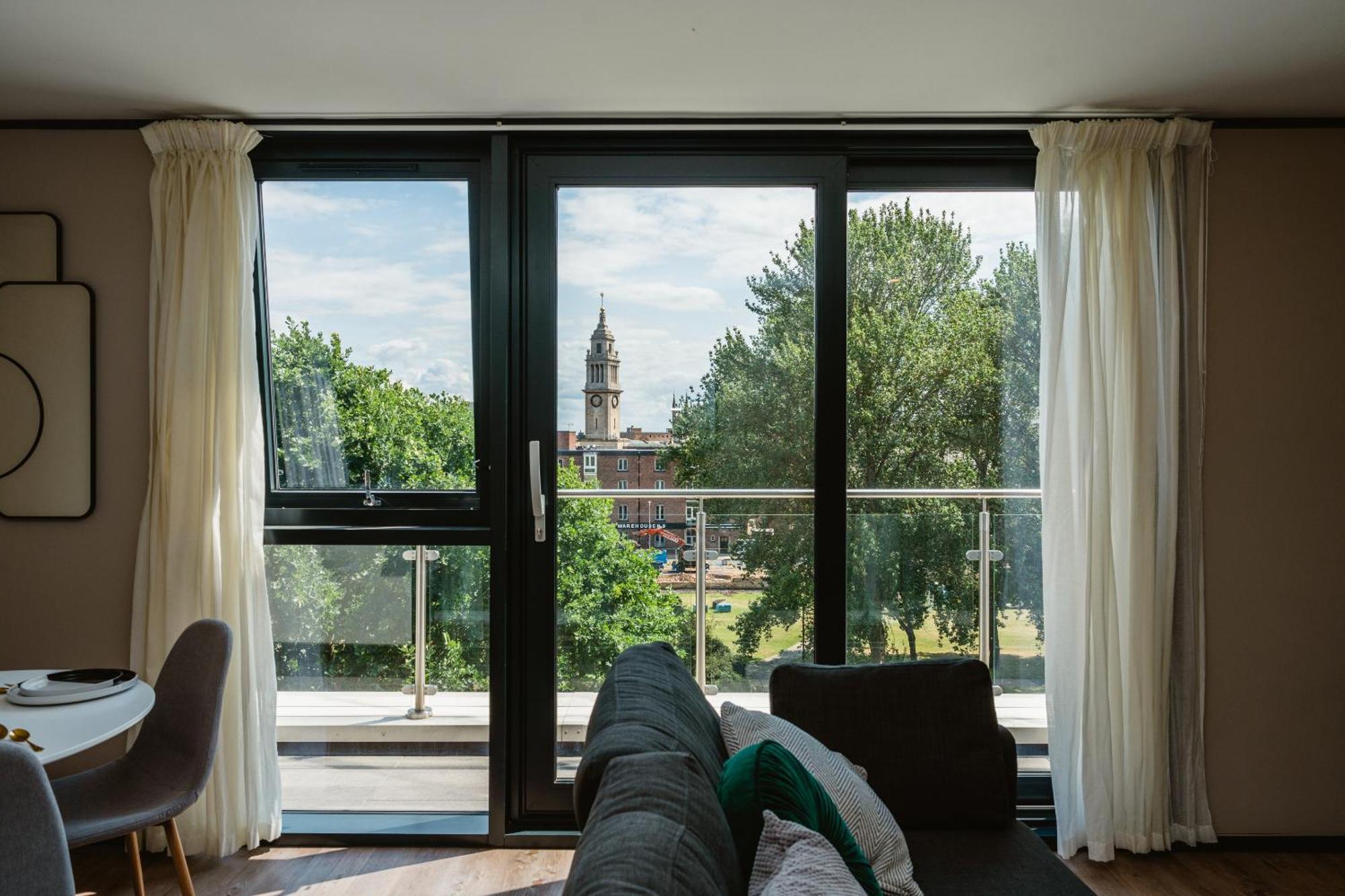 Vichy - The Glass House Vip Luxury With Gym, Cinema & Gaming Rooms, And Work Space Access Apartment Kingston upon Hull